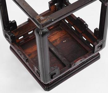 Pall/bord, hardwood. Qingdynastin, 1800-tal.