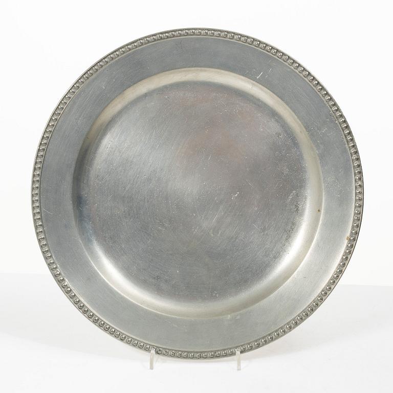 Plates and bowl, by Hans Viksten Örebro and possibly Gustav Wilhelm Lindberg Örebro.
