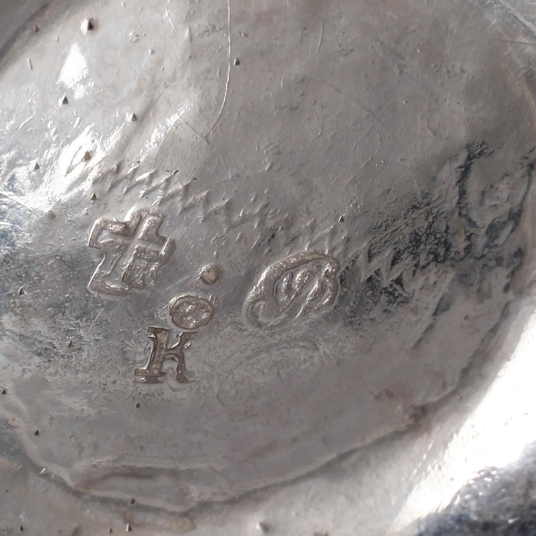 TUMLARE 4 st SAMT BÄGARE, silver, olika mästare, otydliga stämplar, bla trol Petter Julin, Köping 1768. Tot ca 79 gram.