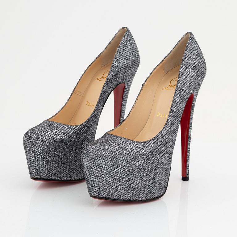 Christian Louboutin, pumps, storlek 37.