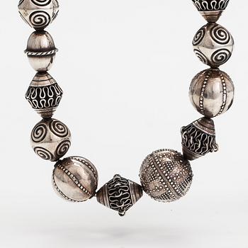 Halsband och Armband "Skatten från Halikko", sterlingsilver. Kalevala koru, Helsingfors 1973.