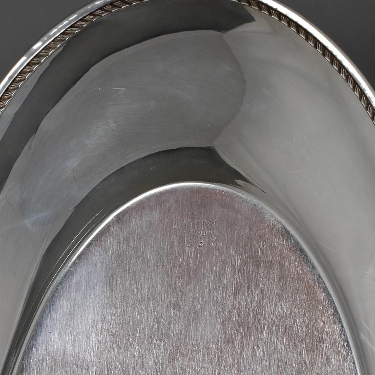 BRÖDFAT, sterlingsilver, 1900-talets andra hälft. Vikt 260 gram.