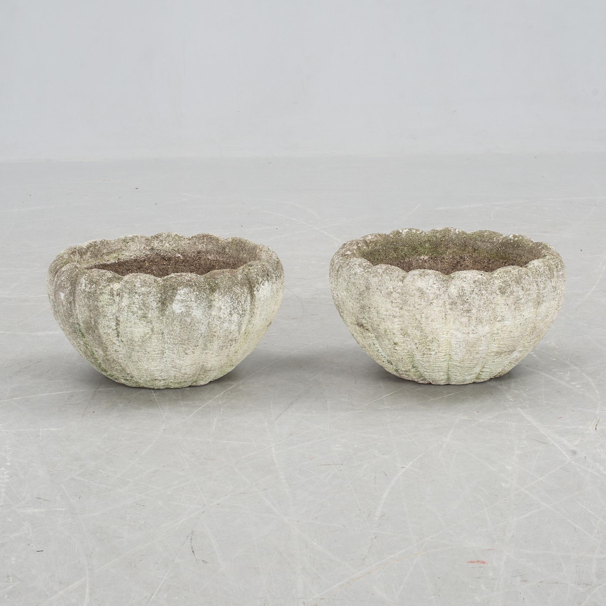 TRÄDGÅRDSURNOR, ett par.