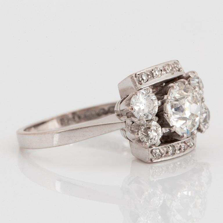 An 18K white gold ring set with an old-cut diamond ca 1.00 ct.