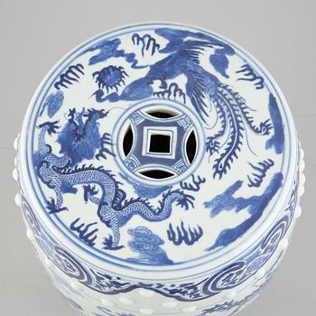 A Chinese blue and white porcelain garden stool, 20th century.