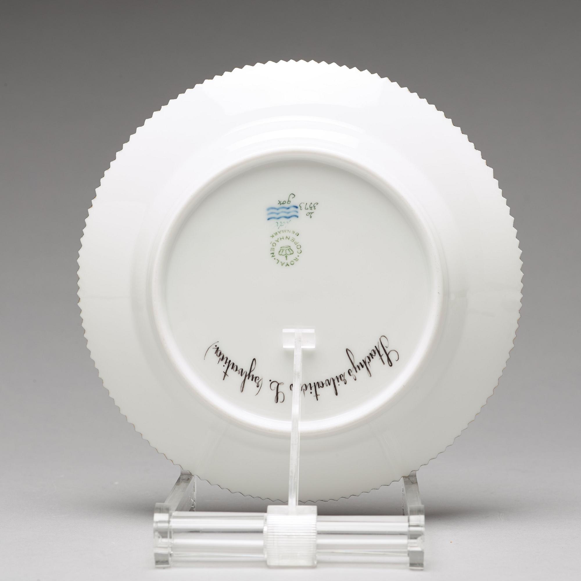 ASSIETTER, 12 stycken, porslin. "Flora Danica", Royal Copenhagen, Danmark, 1900-tal.