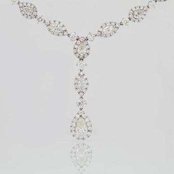 COLLIER med dropp-, markis- och briljantslipade diamanter, totalt ca 26 ct.