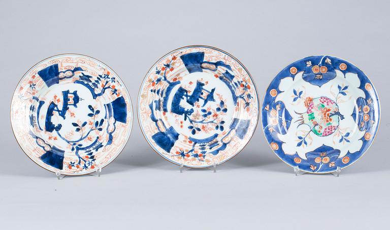 TALLRIKAR, 2+1, porslin, Kina, Qianlong(1736-1795).