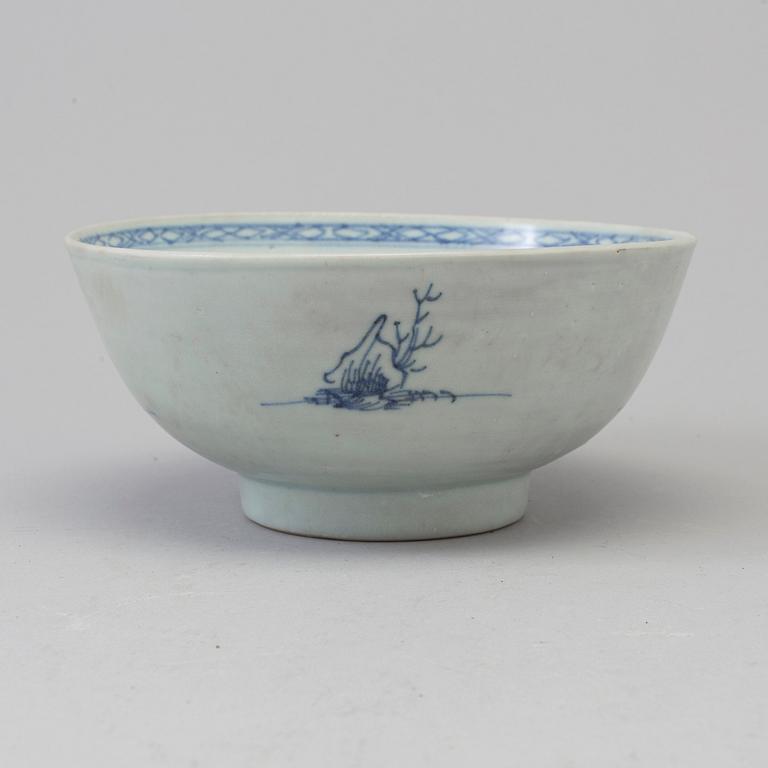 A blue and white bowl, Qing dynasty, Qianlong (1736-95). Nanking Cargo.