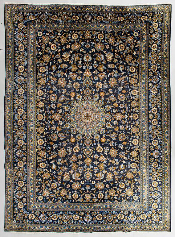 A Keshan carpet, ca 404 x 297 cm.