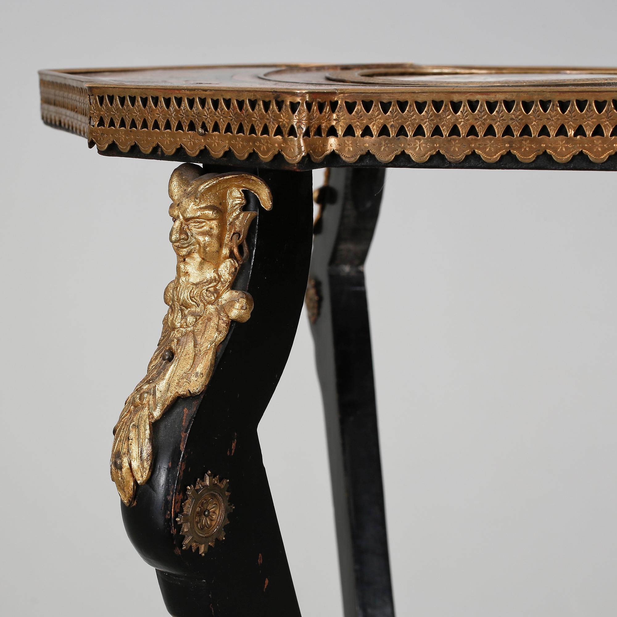 BORD, Ny-Louis seize, Frankrike, 1800-talets andra hälft.