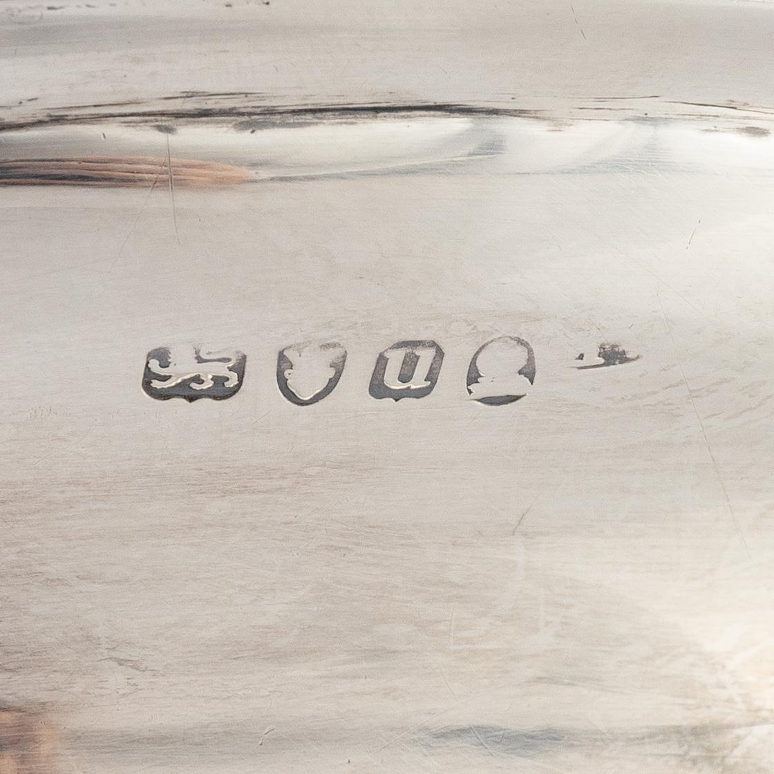 Skålar, 2 st, samt gräddkanna, silver, London, England, 1700-tal.