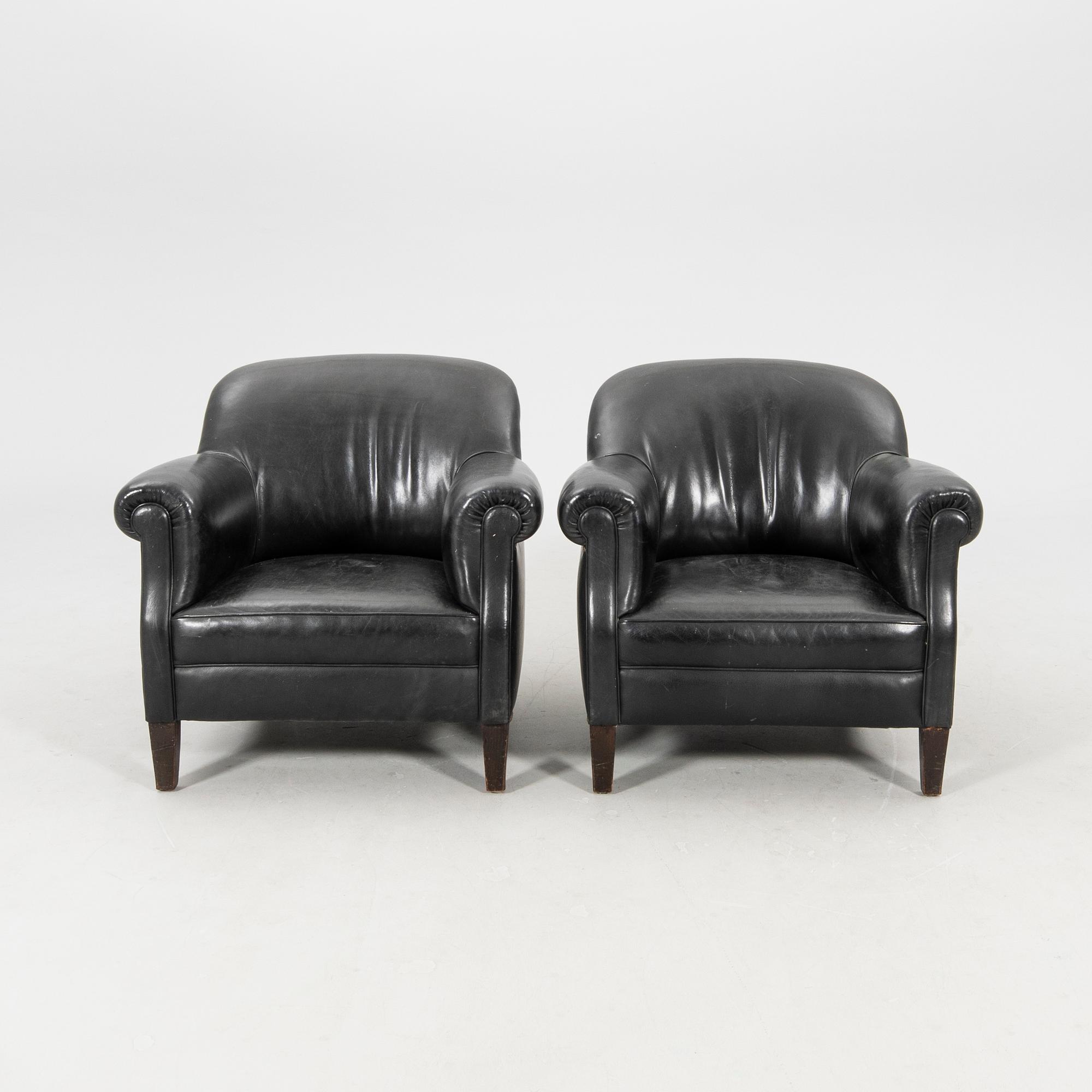 Club armchairs, 1 pair, circa 1900.