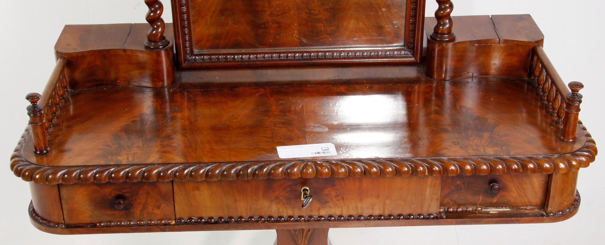 SPEGELBORD, senempir/gotiskstil, 1800-tal.