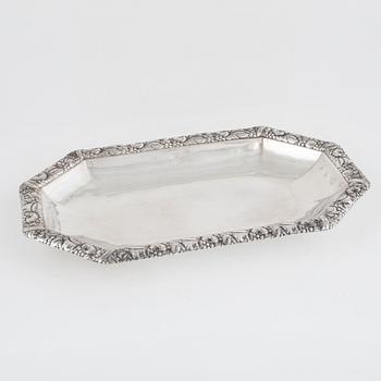 A silver dish, CG Hallberg, Stockholm, 1920.