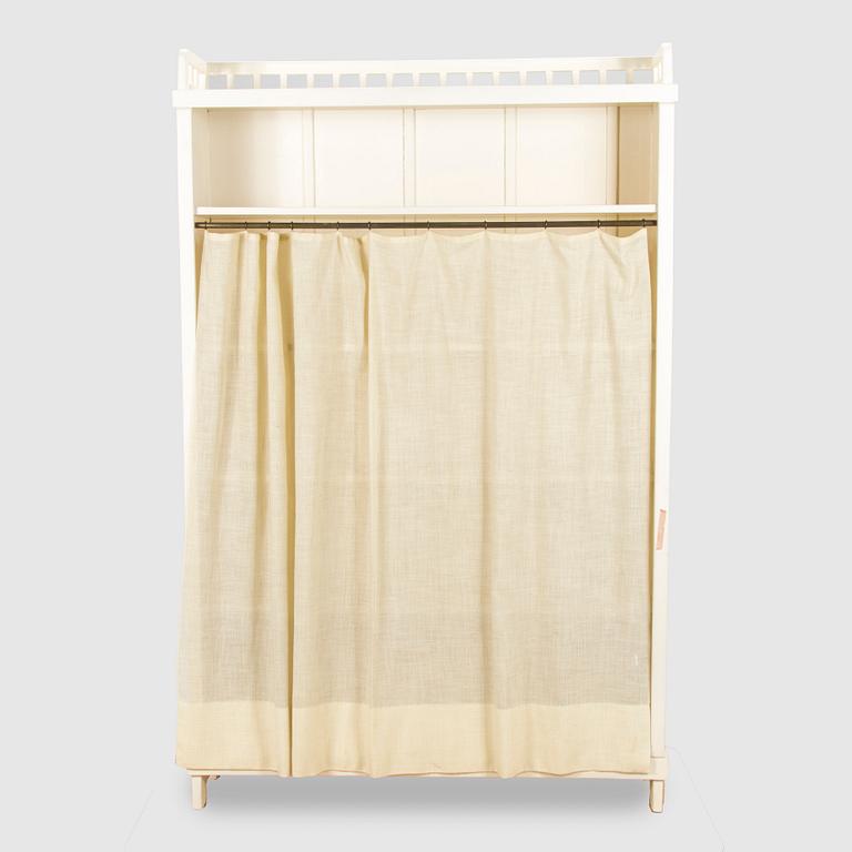 An early 20th century shelf.