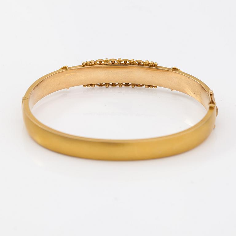 Oskar Lindroos, A 14K gold bracelet with diamond ca. 0.49 ct in total. Helsinki 1940s.