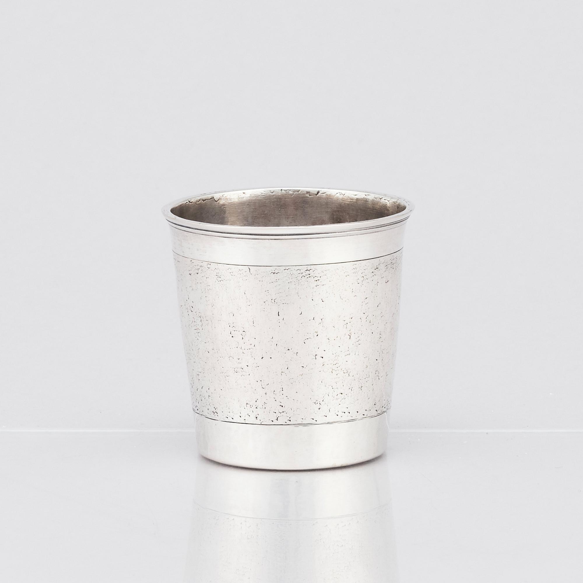 An early 18th century silver beaker, no makers marks.