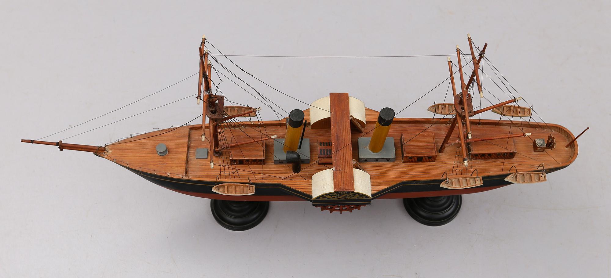 MODELLBÅT, hjulångare, daterad 1935.