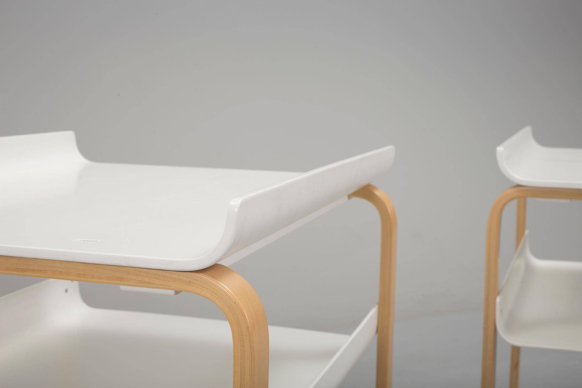 ALVAR AALTO, sidobord, ett par, modell 915, Artek.