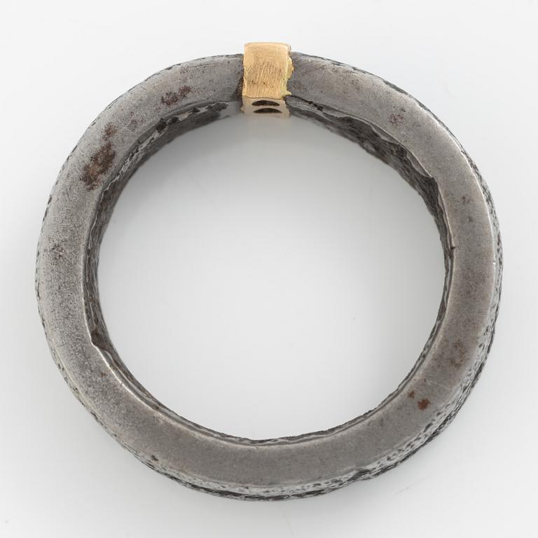 Mikael Hamma, Smide & Form, ring, oxidised iron, gold and brilliant-cut diamonds.