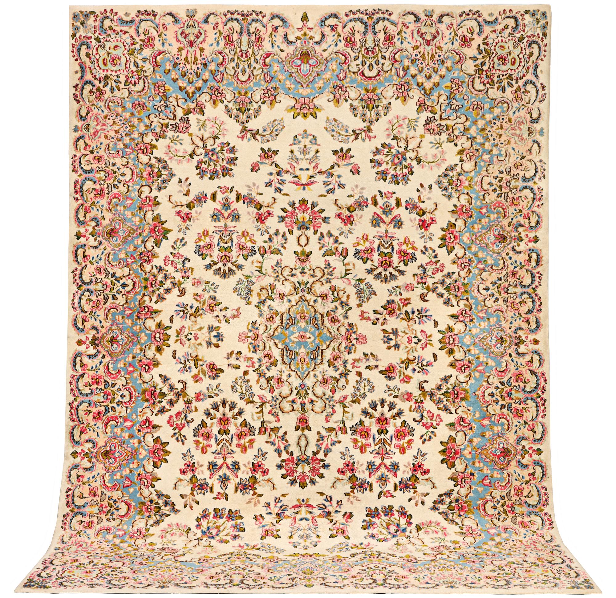 An antique Kirman carpet, a. 310 x 210 cm.