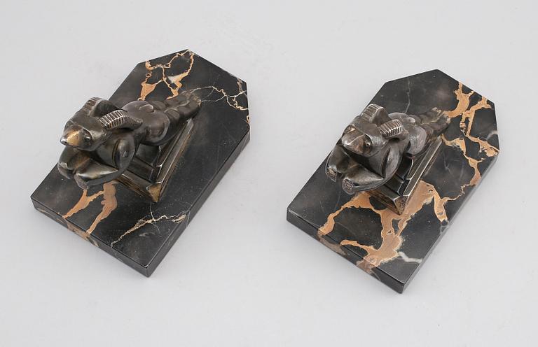 BOKSTÖD, 1 par, patinerad metall, signerade H Moreau, 1900-talets första hälft.