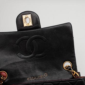 CHANEL, handväska "Mini flap" samt plånbok.