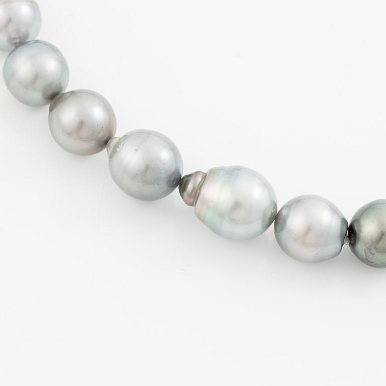Necklace with cultured baroque Tahitian pearls.