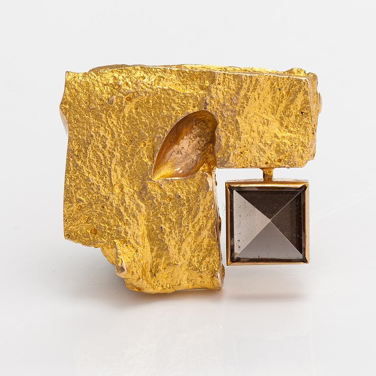 Björn Weckström, A 14K gold brooch "Crystal and cut" with a smoaky quartz. Lapponia 1967.