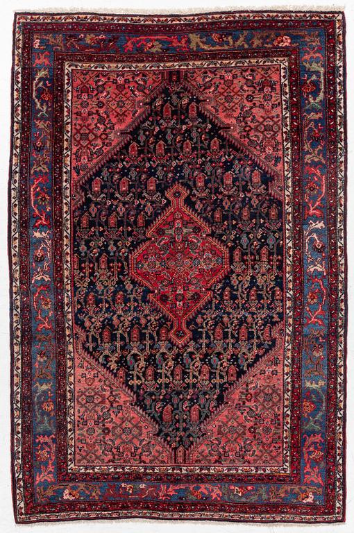 A semi-antique Ingelas carpet, c. 212 x 140 cm.