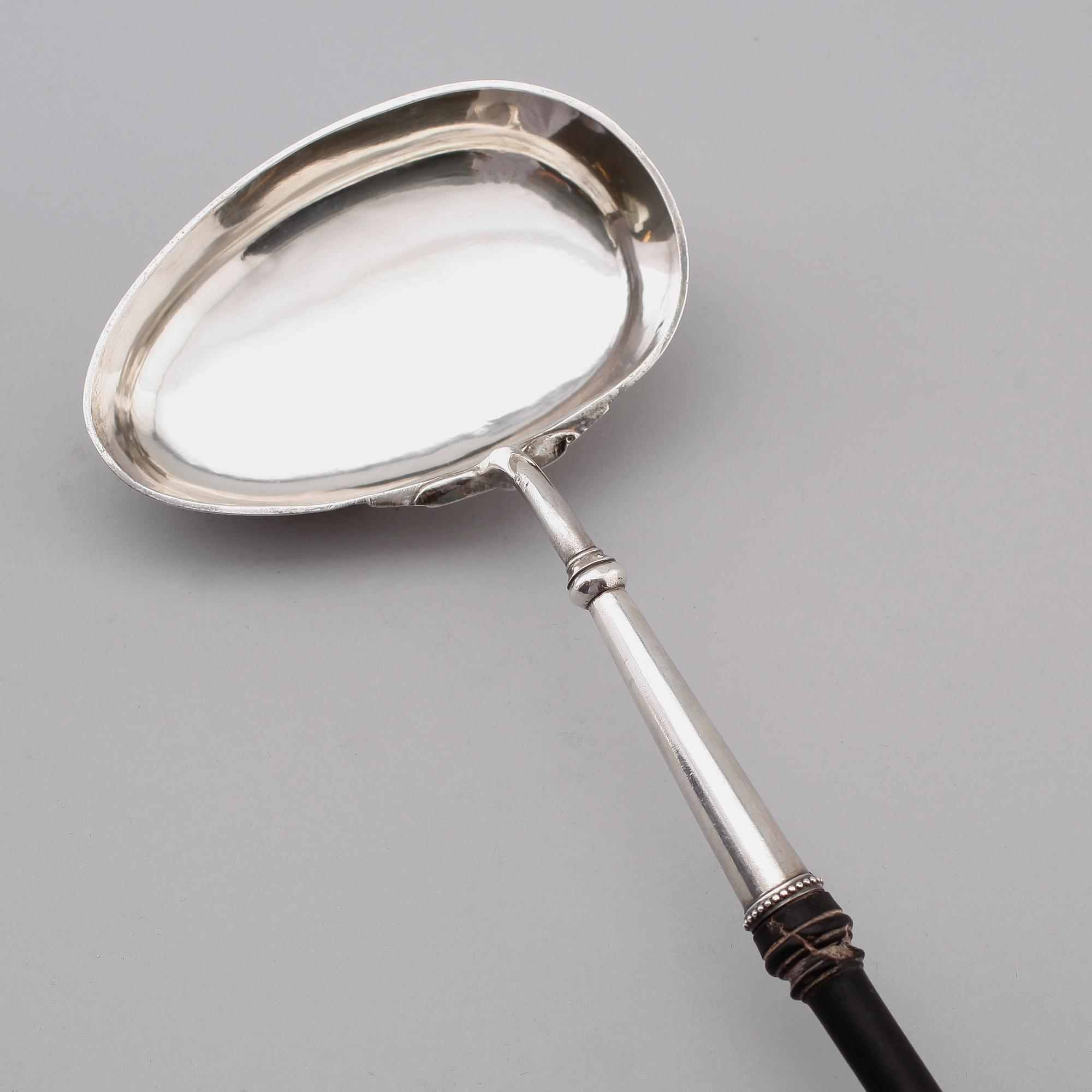 SOPPSLEV, silver, Peter Johan Zetterling, Linköping 1795. Total vikt 184 g.