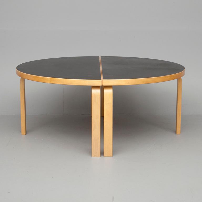 BORD, 2 halvmånformade delar, Alvar Aalto, Artek, modellen formgiven 1935.