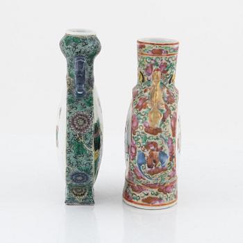 Two porcelain moon flasks, China, Qing dynasty, 19th-20th century.