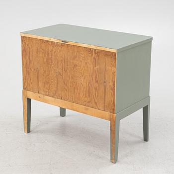 A painted chest of drawers, Jakobssons, Säffle,  first half of the 20th Century.