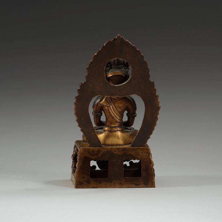 AMITAYUS, förgylld brons. Qing dynastin med Qianlongs märke och period, datering motsvarande 1770.