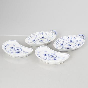 Royal copenhagen, servisdelar, 9 st, porslin, "Musselmalet" riflet, Danmark, delvis 1898-1923.