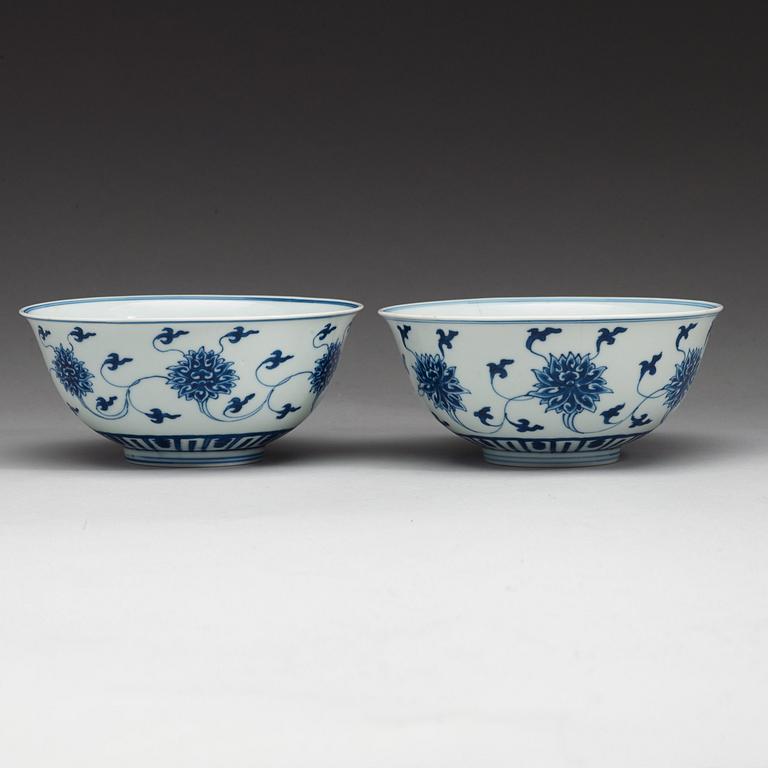 A pair of blue and white bowls, Qing dynasty, with Kangxis six character mark.