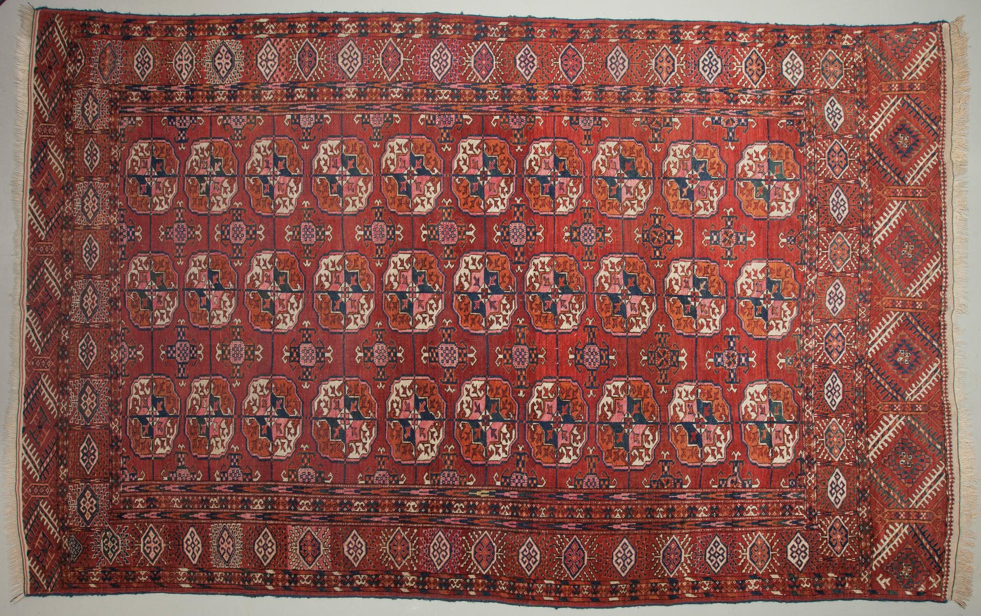 MATTA, Turkmen, ca 230x143 cm.
