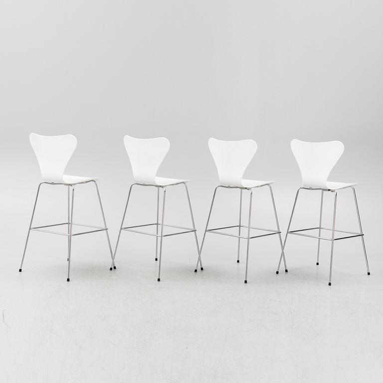 Arne Jacobsen, barstolar, 4 st, "Sjuan", Fritz Hansen, Danmark, 2013.