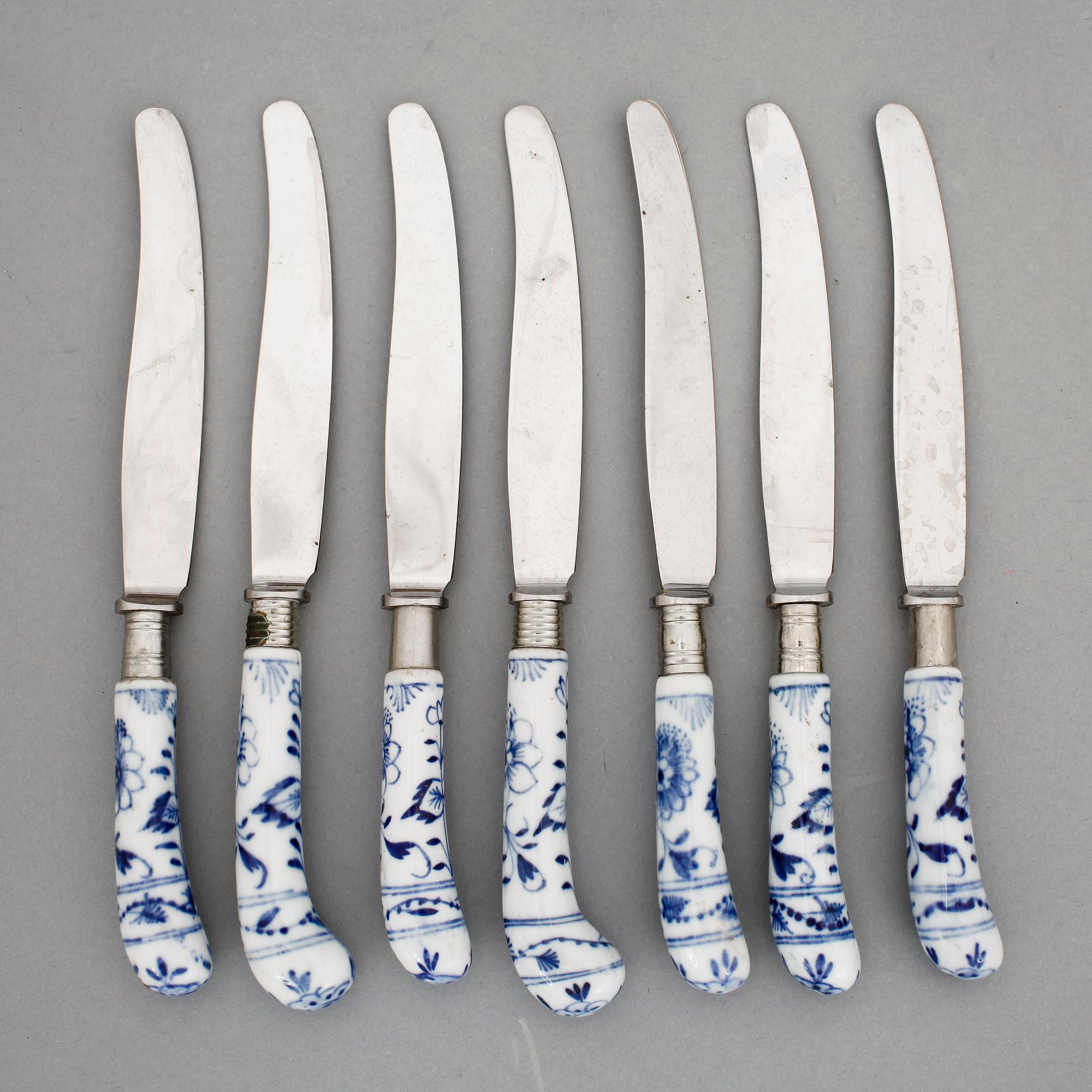 KNIVAR, 7 stycken med porslinsskaft. Meissen, tidigt 1900-tal.