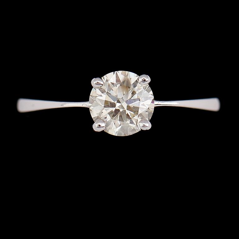 RING, 18 k vitguld, solitär briljantslipad diamant 1.01 ct.