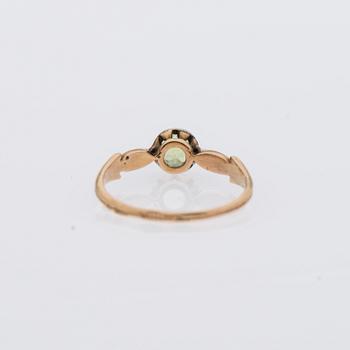RING, 14K (56) guld, peridot, diamanter.