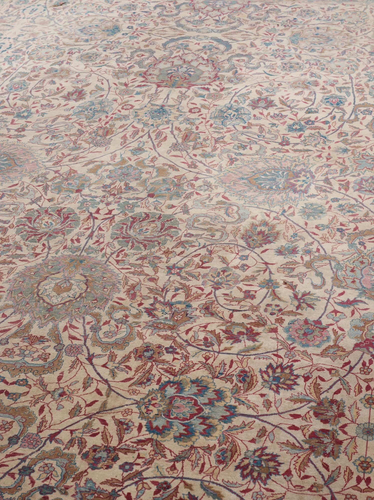 SEMIANTIK KIRMAN. 691 x 318 cm.