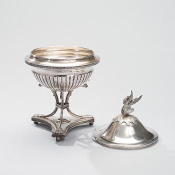 SUGAR BOWL WITH LID, silver, empire, C.Z.Schoultz, Hämeenlinna 1823. Weight 584 g.