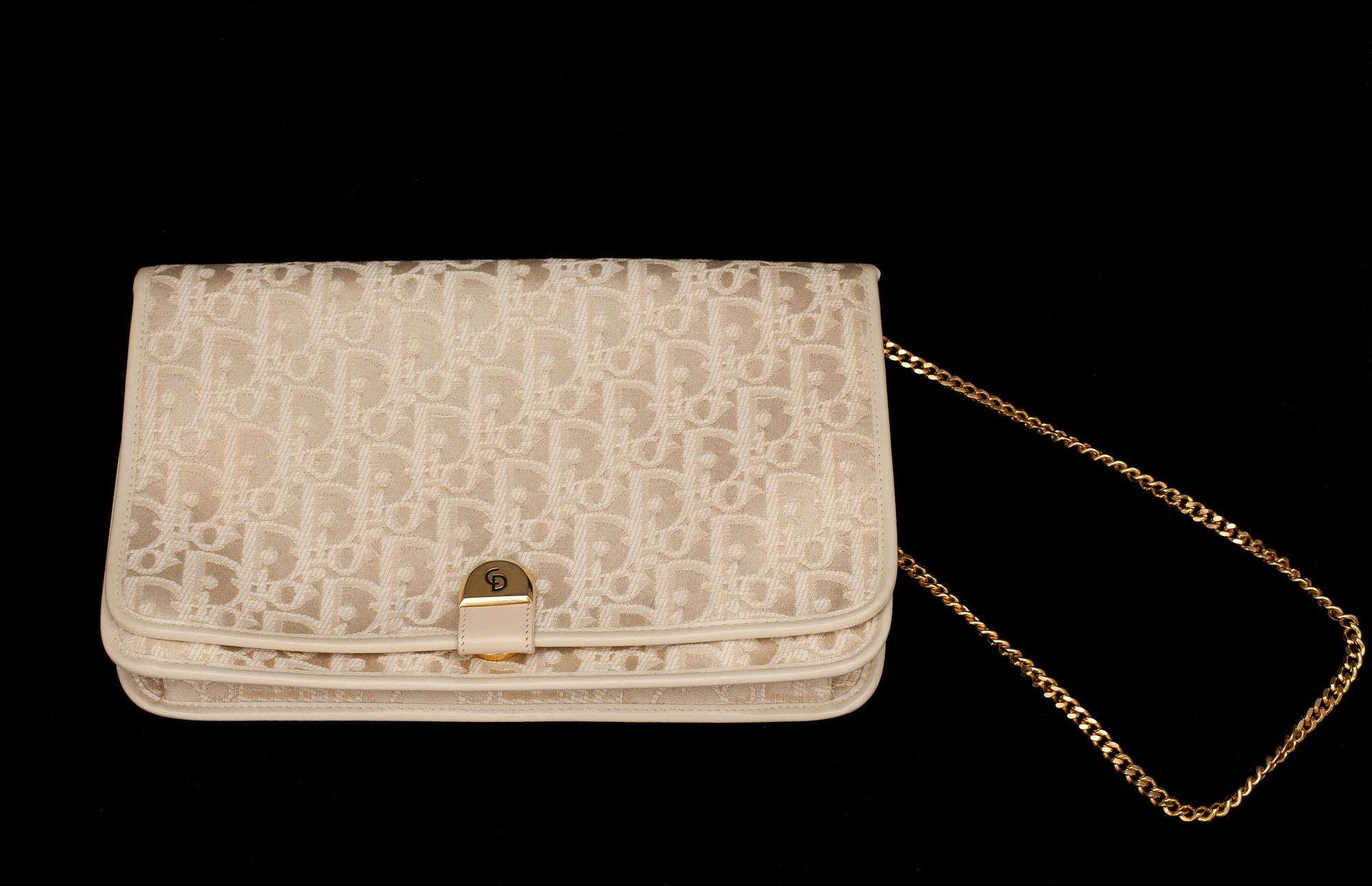 VÄSKA samt SCARF, Dior.