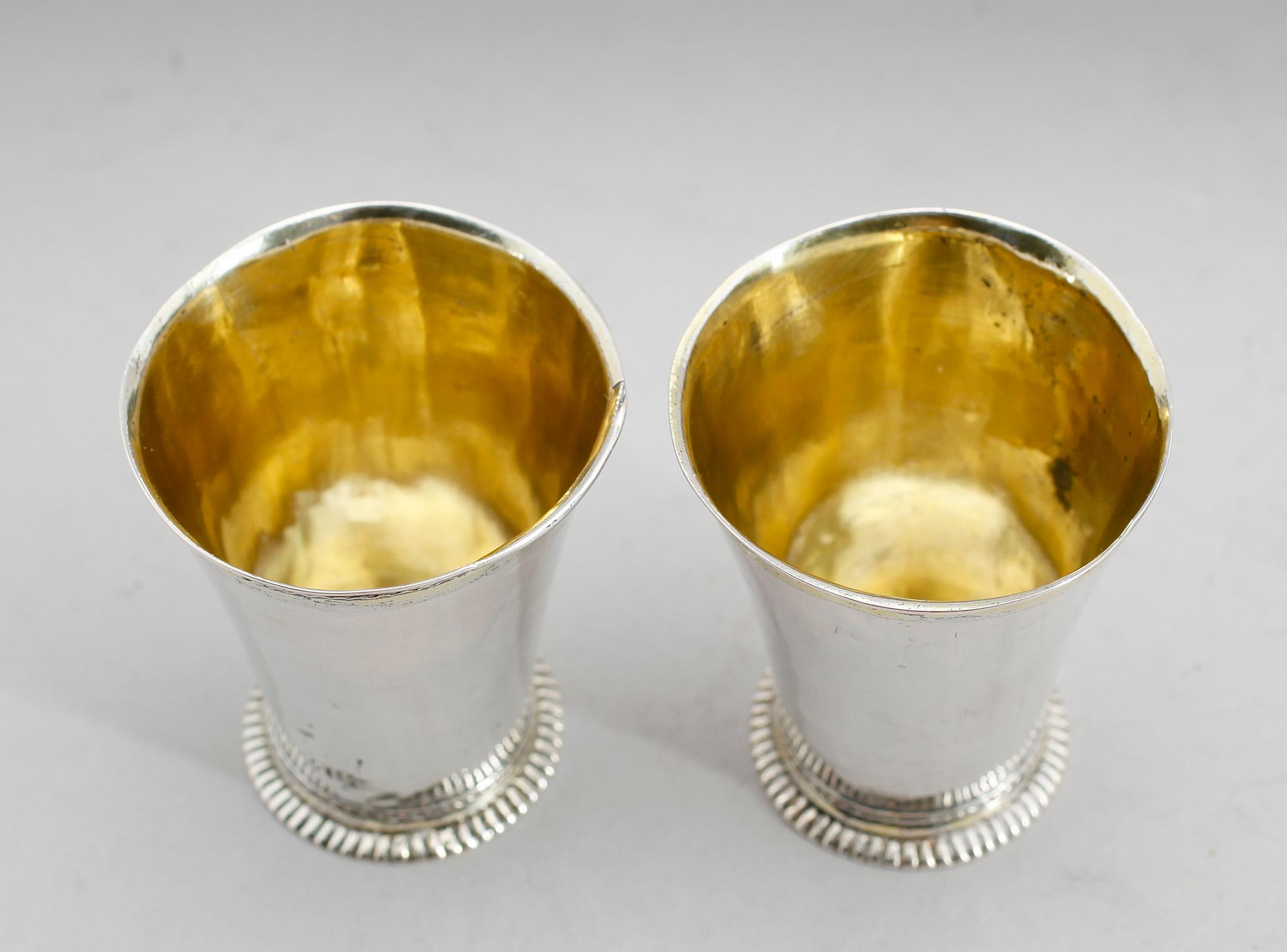BÄGARE, 1 par, silver, Lars Castman, Vimmerby 1739-1784. Vikt ca 56 gram.