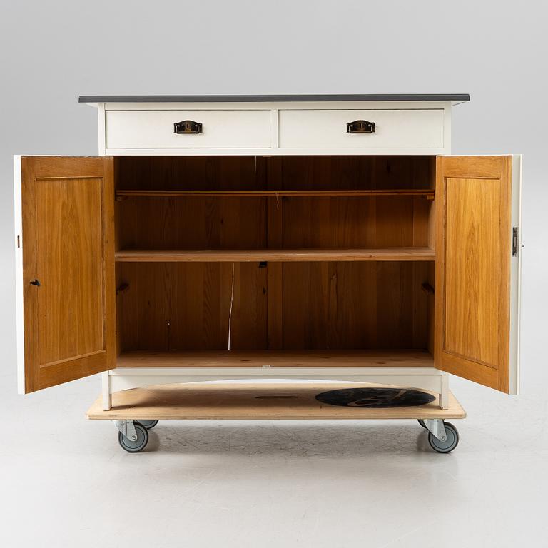 Skänk, tidigt 1900-tal.