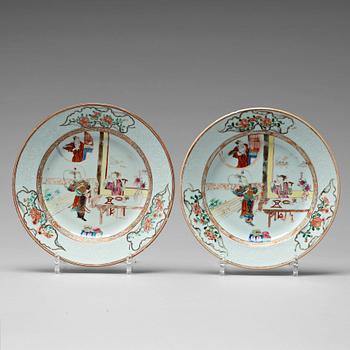 723. A pair of famille rose dinner plates, Qing dynasty, Qianlong (1736-95).