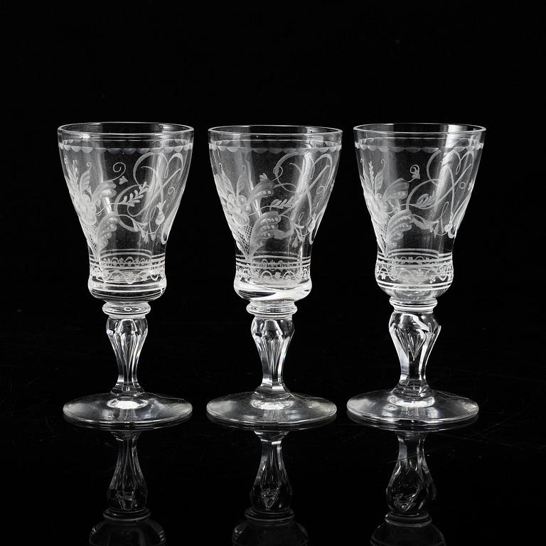 VICKE LINDSTRAND, three vodka glasses and two beer glasses, 'Dalecarlia' from Kosta.